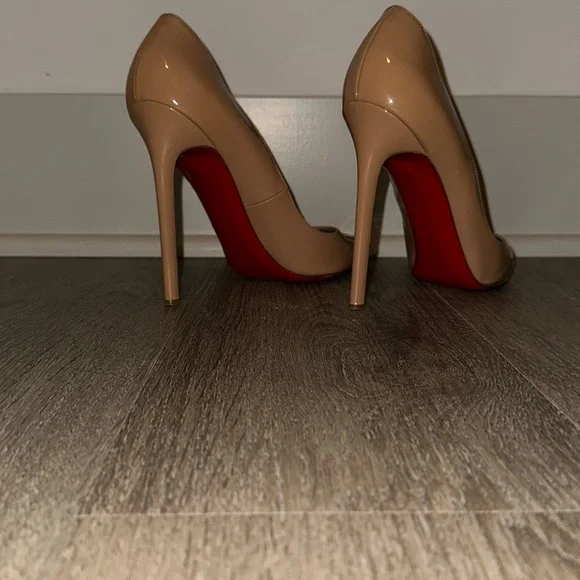 Christian Louboutin Tan Heels with Red Sole - Picture 7 of 7